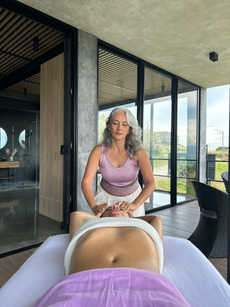 Lina Montoya Experta en masaje lomi lomi